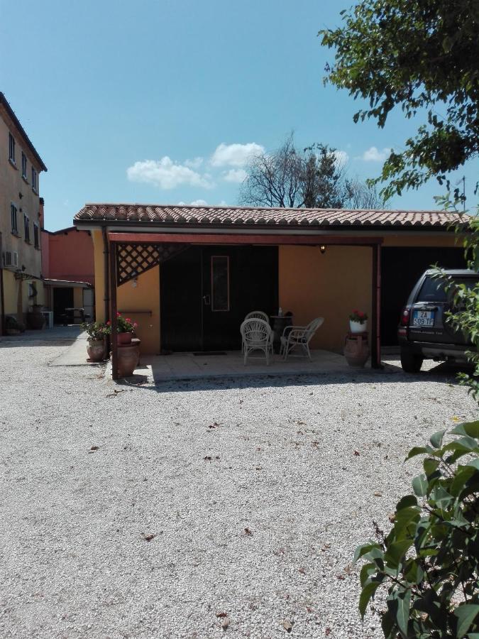 Casa Vacanze Angelica Ostra Vetere Exterior foto